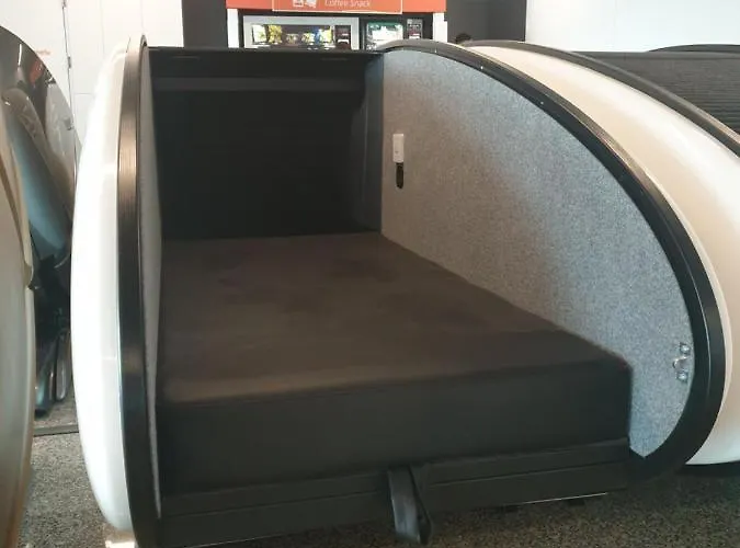 Kapszulahotel Sleeping Pods Gosleep - Inside Of Chopin Airport, Non Schengen Restricted Zone After Passport Control, Near Gate 2n *