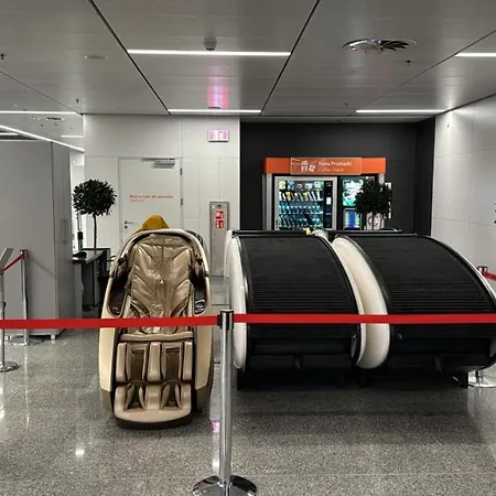 Sleeping Pods Gosleep - Inside Of Chopin Airport, Non Schengen Restricted Zone After Passport Control, Near Gate 2n Kapszulahotel Varsó