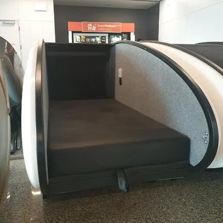 Kapszulahotel Sleeping Pods Gosleep - Inside Of Chopin Airport, Non Schengen Restricted Zone After Passport Control, Near Gate 2n *